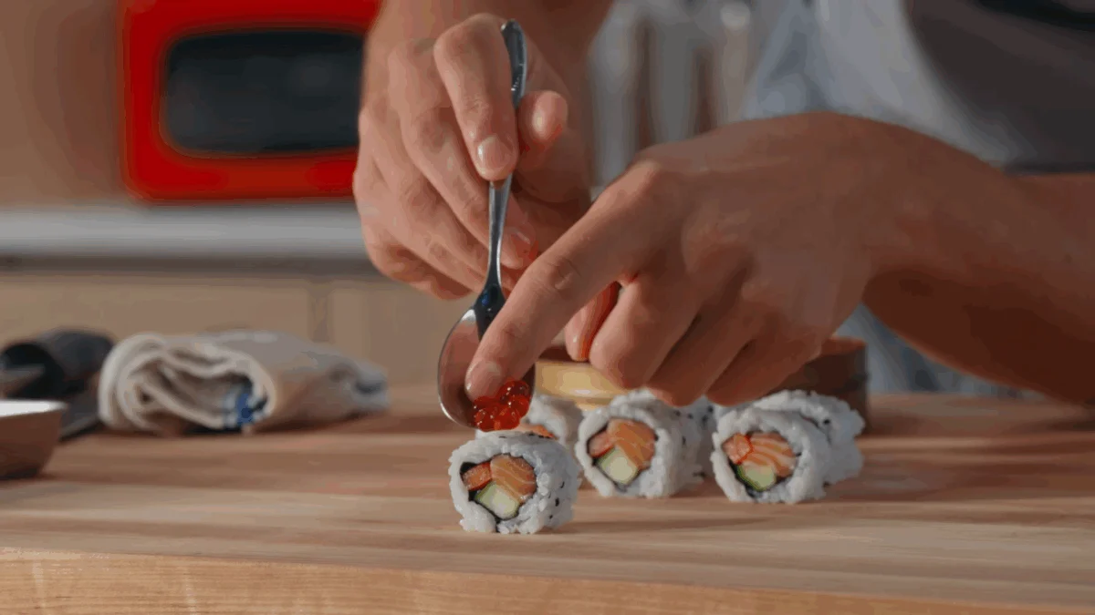 Три вида суши дома: нигири, хенд-ролл и маки